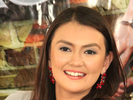 Angelica Panganiban envies John Prats in being engaged