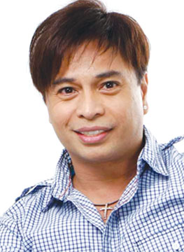Arnell Ignacio, now back in the limelight as he co-hosts public service program in TV5’s “Solved na Solved”