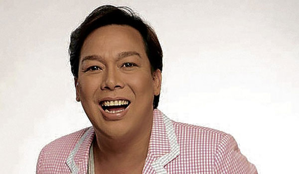 “I’m professional. Whatever I feel whenever Derek goes half-naked in front of me, I set that aside.”- John Lapus on his role at TV5’s Mac n Chiz