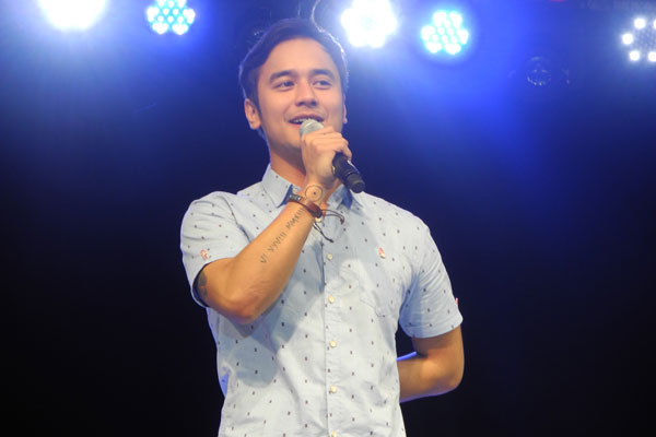 “I have yet to to learn more,” says JM De Guzman when congratulated on his being box office star; topbills in a new indie film, ‘Imbisibol’