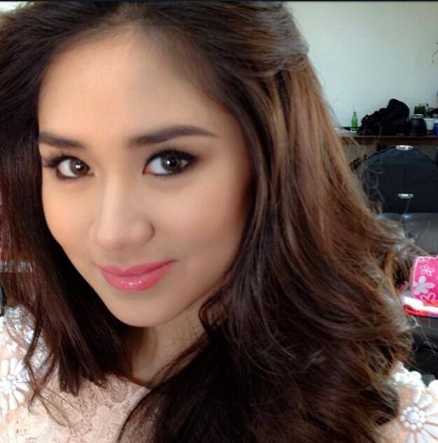 “I’d really, really like to do a kissing scene with Piolo Pascual.” – Sarah Geronimo