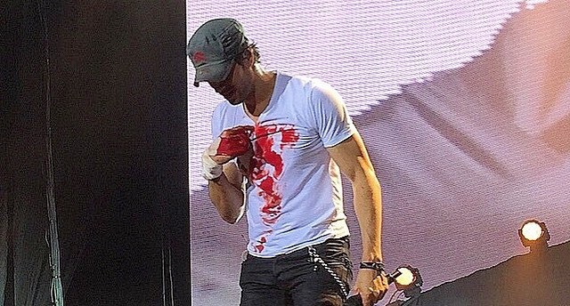Enrique Iglesias draws heart in blood after severe injury during Mexico concert