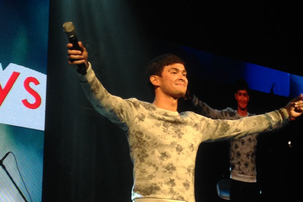 Matteo Guidicelli sings Sarah Geronimo’s hit song “Kilometro”