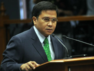 Senator Jinggoy Estrada allowed to visit his ailing mother-in-law