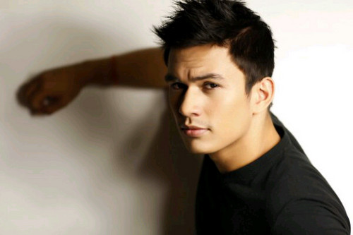 Tom Rodriguez denies being married in the US