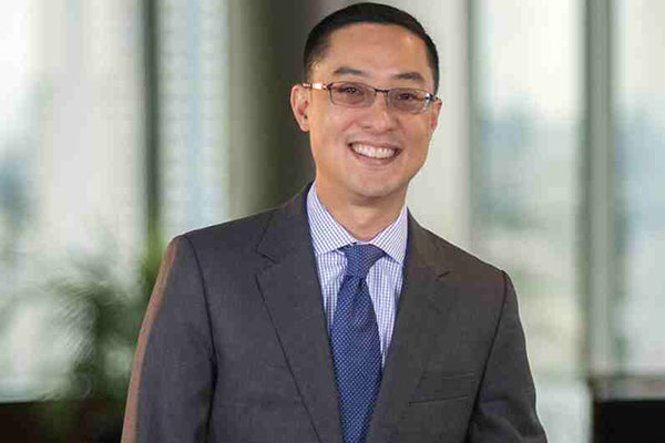 Carlo Katigbak replaces Charo Santos-Concio as ABS-CBN President and CEO