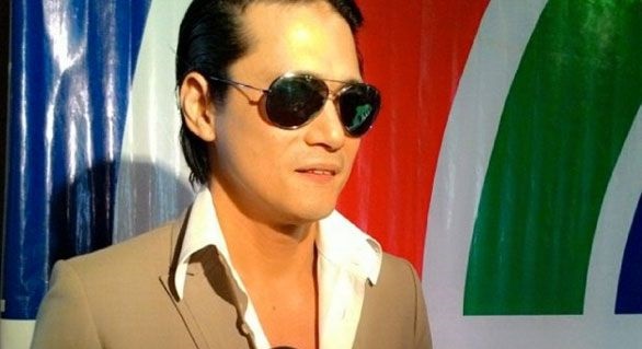 Robin Padilla signs an exclusive contract with ABS-CBN