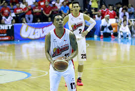 Alaska Aces’ Excimiano limits GlobalPort Romeo’s offense