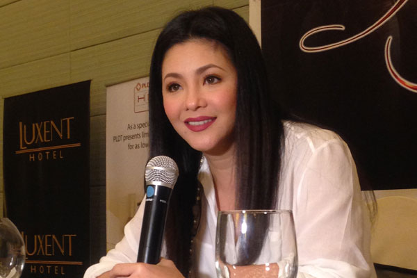 Regine Velasquez renews contract with GMA