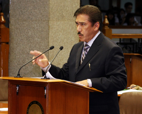 Senador Sotto pinagpiyestahan sa social media