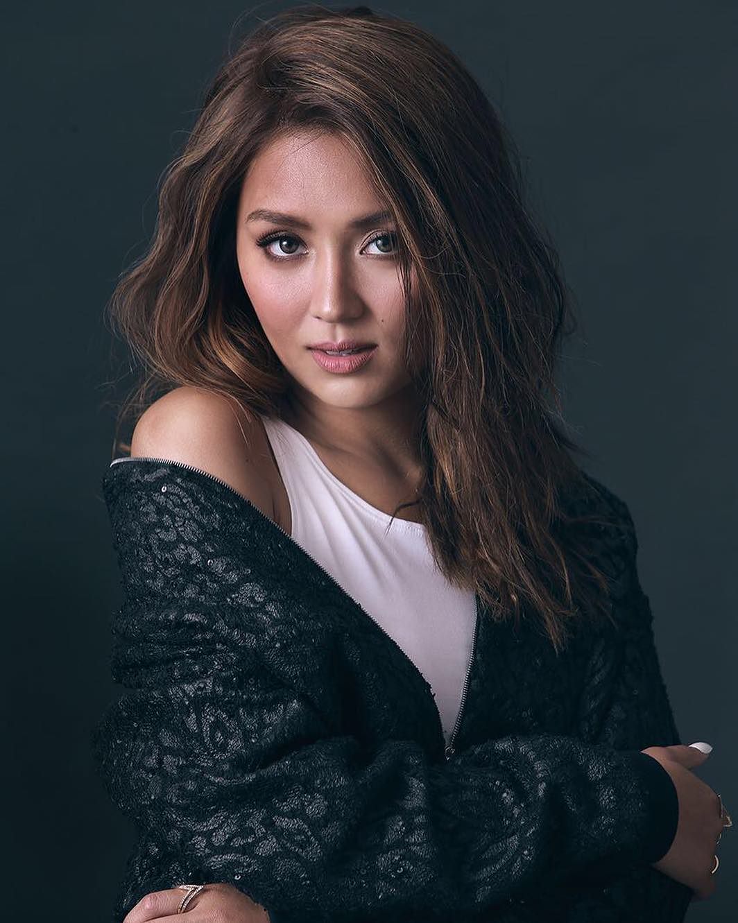 Kathryn Bernardo receives award from EDUK Circle; Star Cinema’s Barcelona A Love Untold earns 23 million on its first day