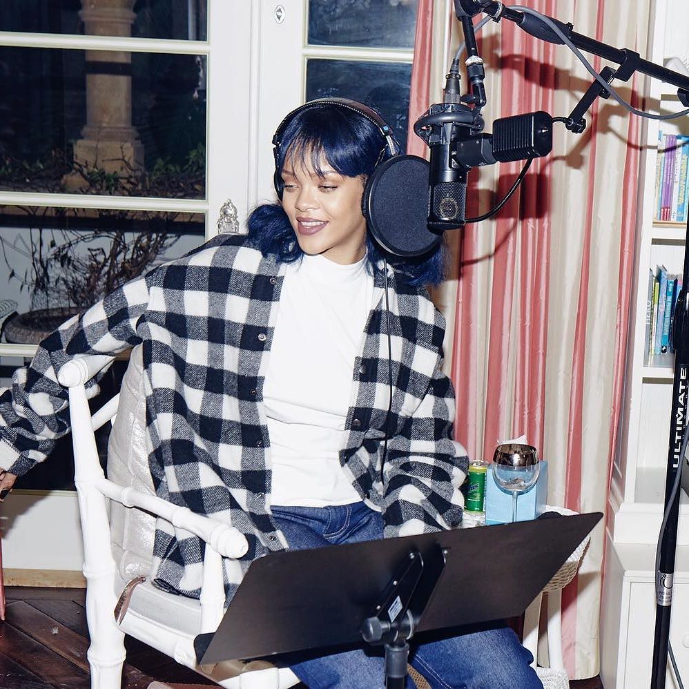 Rihanna to accept Harvard’s Humanitarian of the Year