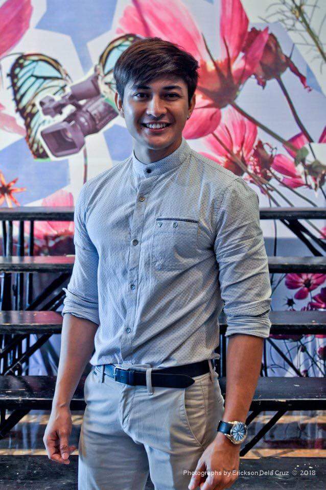 ‘The Lookout’ actor dares viewers, bares mystery