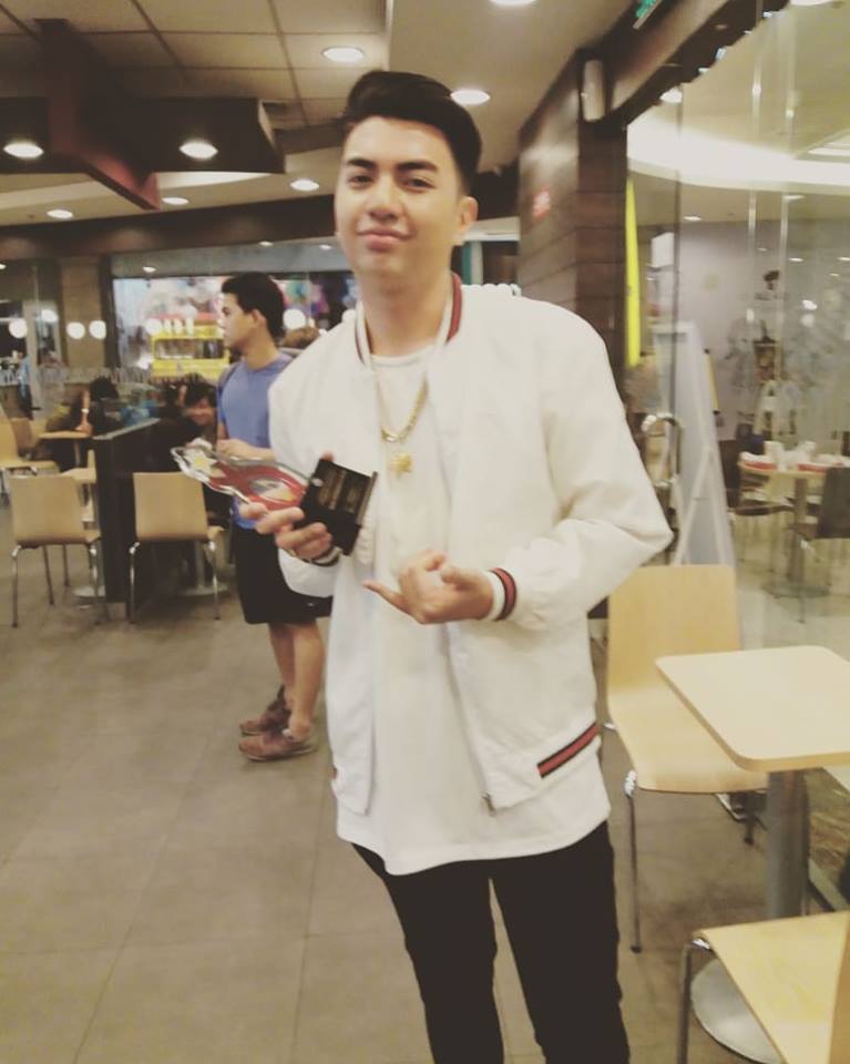LA Santos gets trophy at Star Awards for Music
