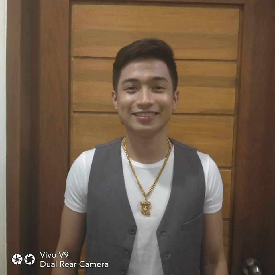 Rocky Rivero of Clique 5 sings own composition “Manhid”