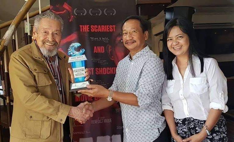 Eddie Garcia finally receives trophy from Subic Bay International Film Fest