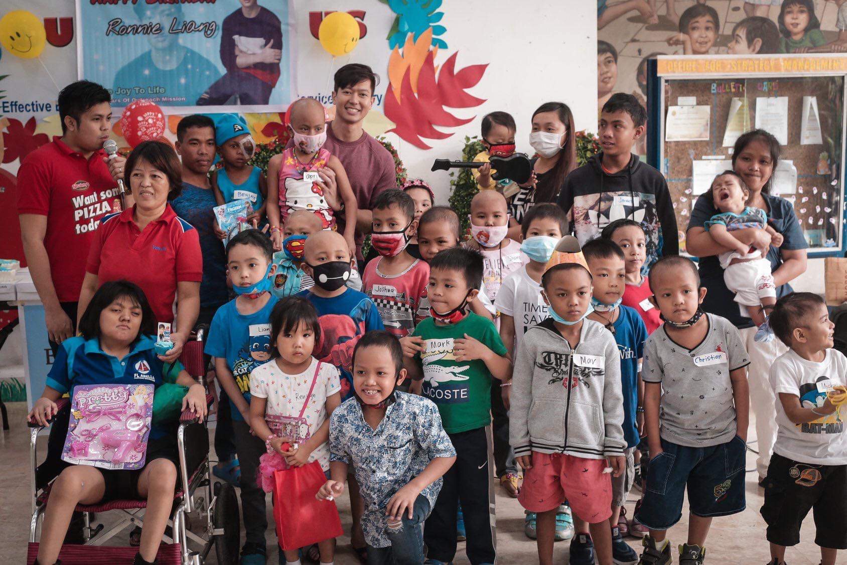 Singer-actor Ronnie Liang celebrates birthday with cancer patients