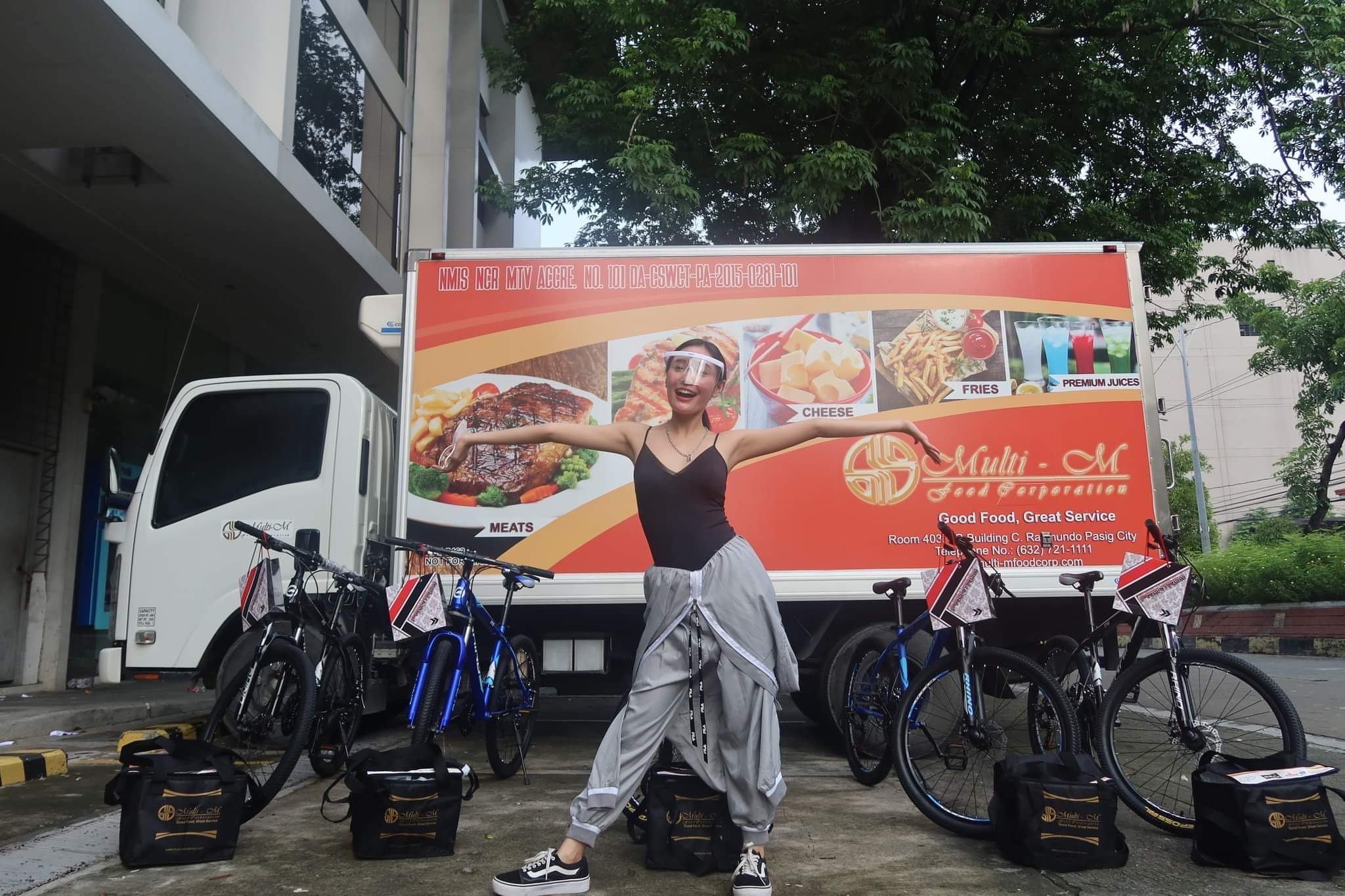 After earning million subscribers, Sachzna sends donations to deserving families