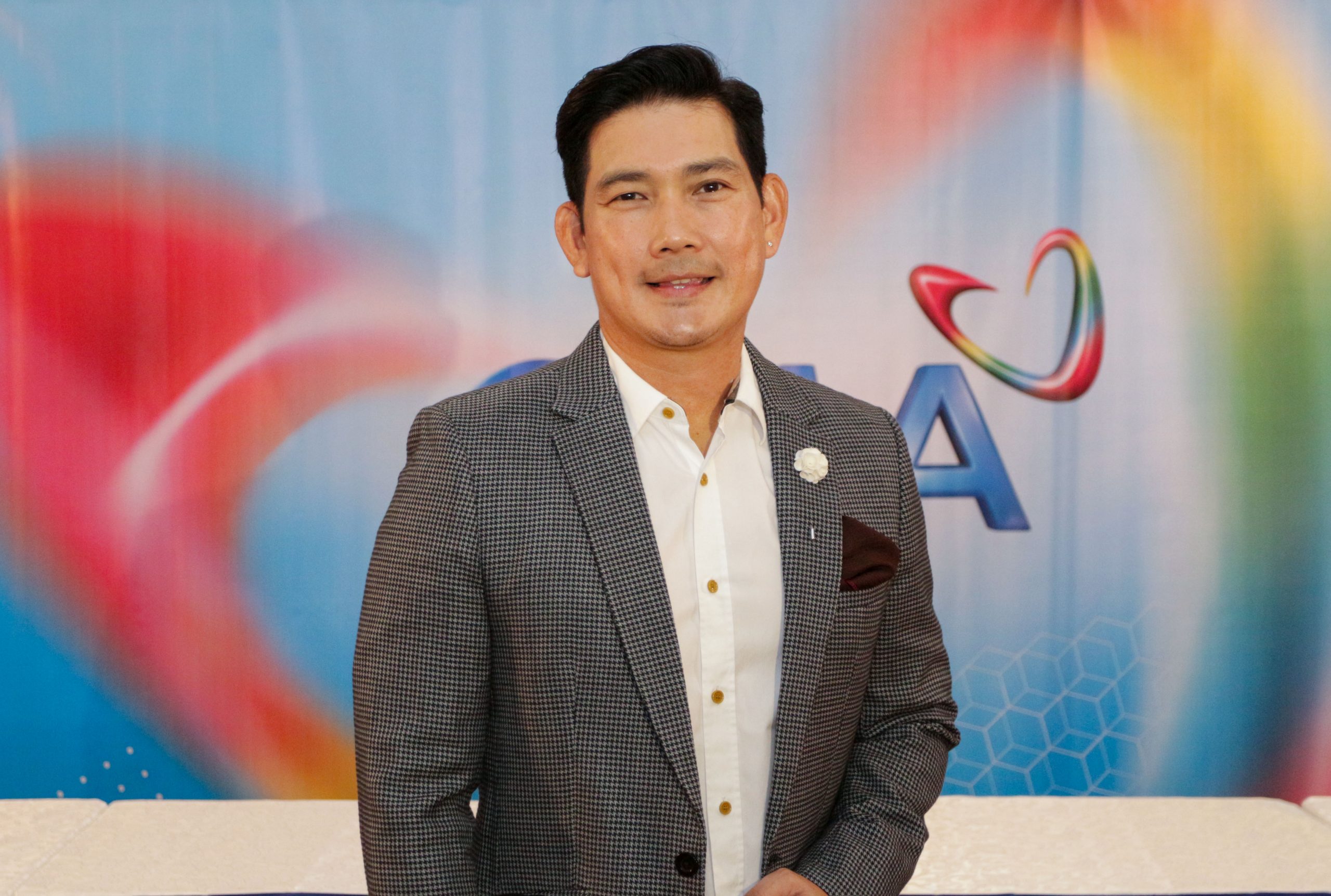 Newly-signed Kapuso Richard Yap wants to work with Marian Rivera, Heart Evangelista