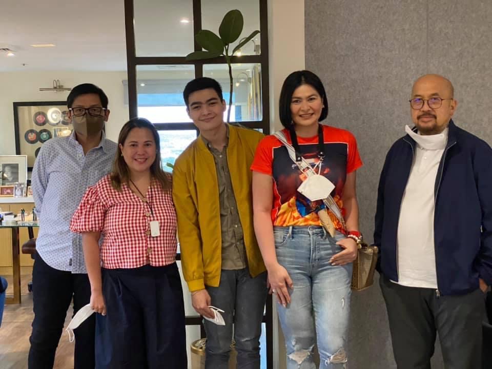 Andre Yllana signs with Viva, part of new TV5 series