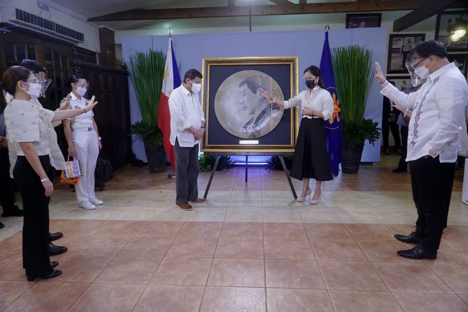 Artist Kristine Lim supports Duterte, Go