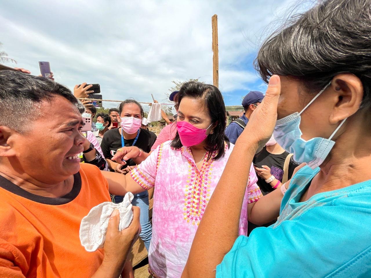 Stars praise VP Leni
