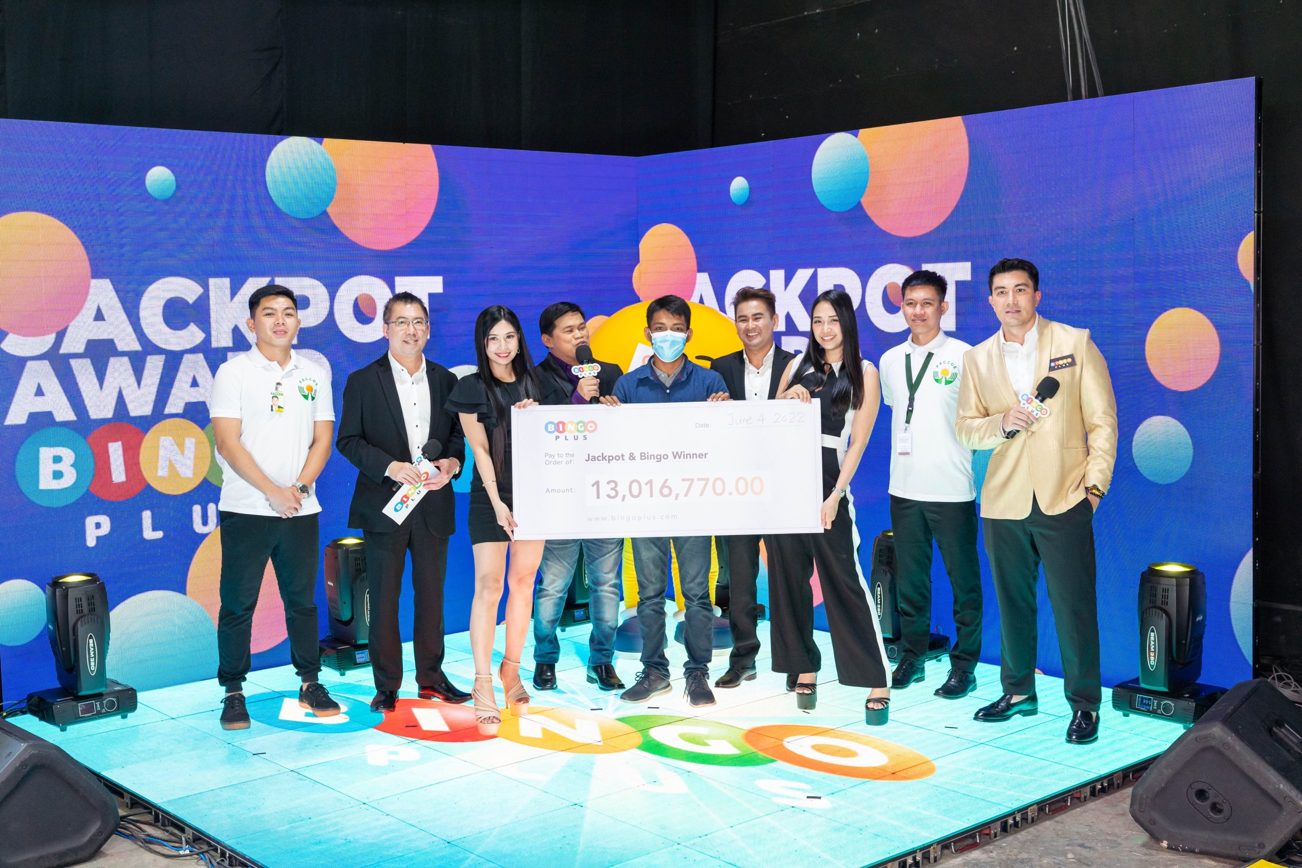 Ogie Diaz, Erik Santos, Yeng entertain guests at BingoPlus event