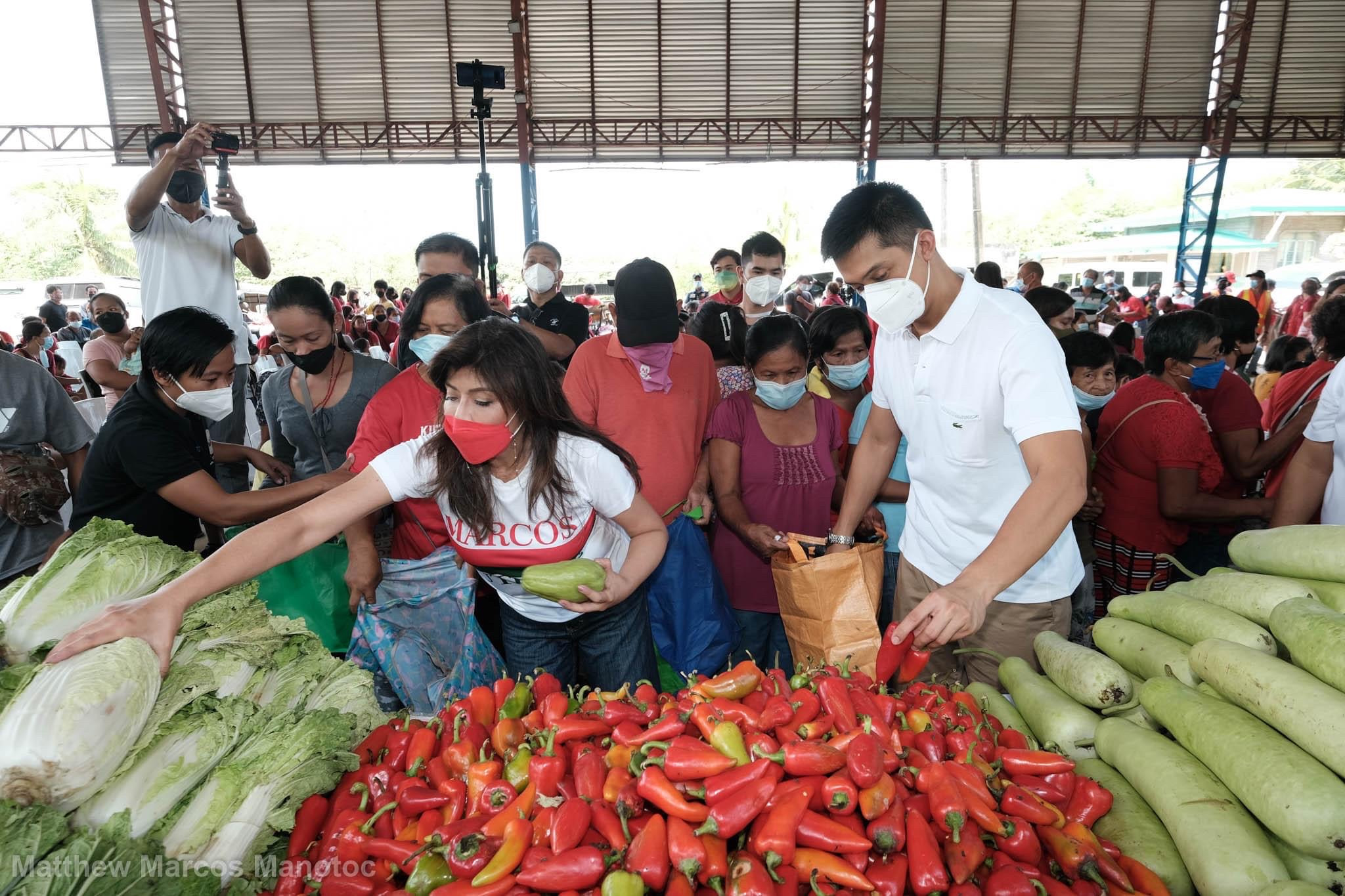 Imee Marcos, Matthew Manotoc give back