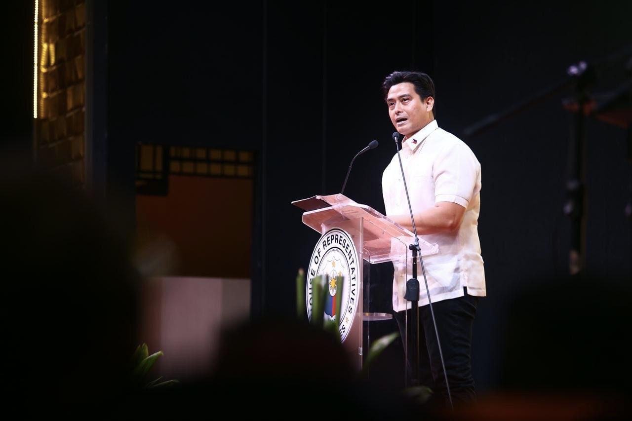 Alfred Vargas pays tribute to constituents, wife, kids