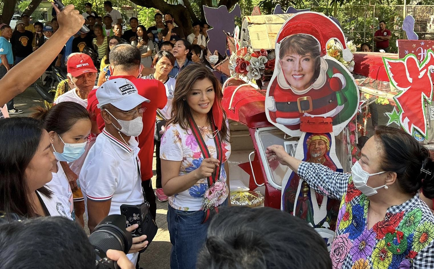 Sen. Imee prepares Christmas vlog for fans, distributes gifts