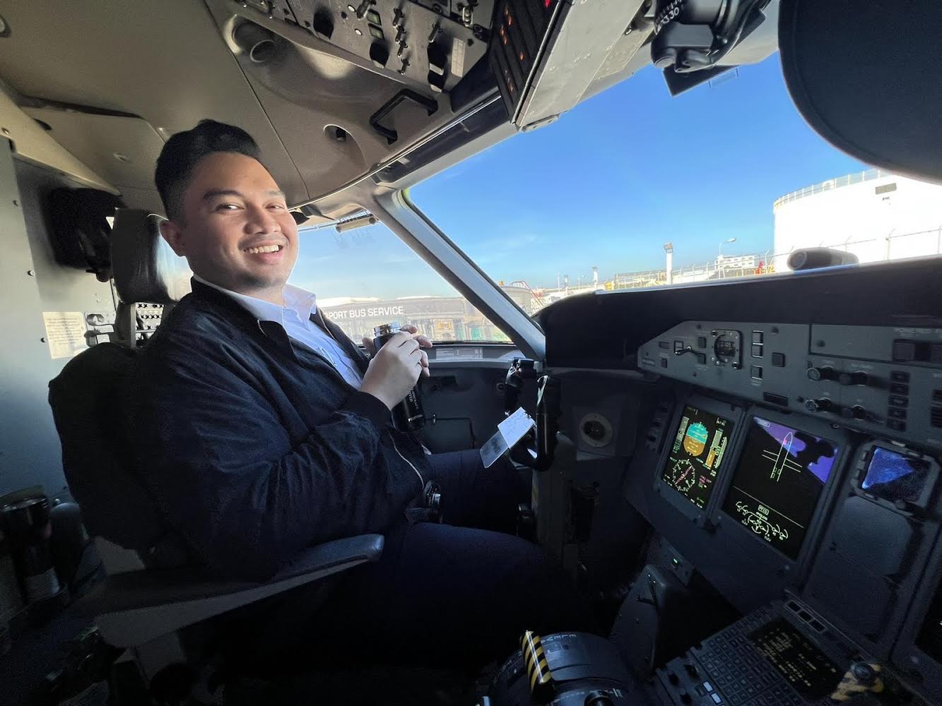 Pilot-content creator Mann Ed Demalata gives back through career talks with aspiring pilots