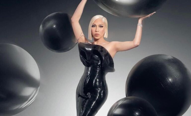 Vice Ganda arrives in style at GMA Gala 2024